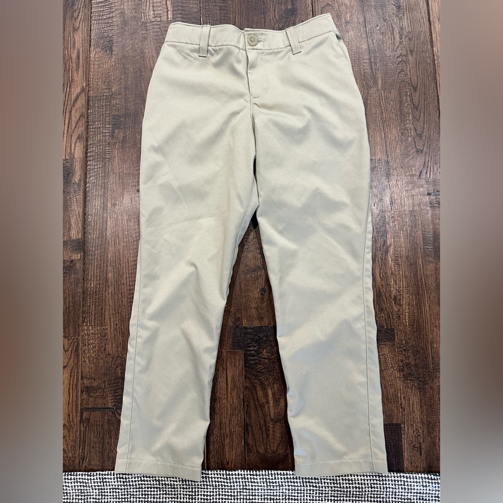 Under Armour Golf Pants kids size 8 khaki